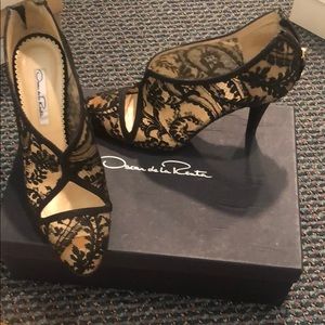 Oscar De la Renta black lace heels